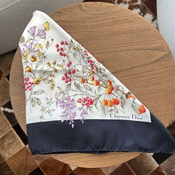 π¦ Dior 90 Square Scarf - 34β x 34β - Picture 7 of 12